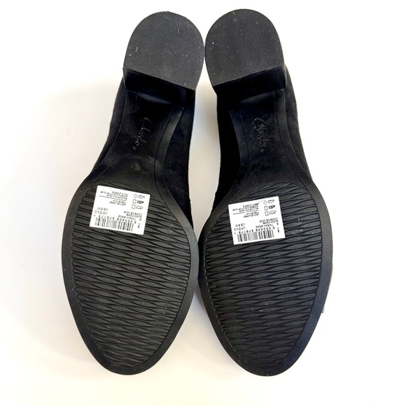 NWOB Clarks Artisan Women's Tarah Patent Suede Leather Black Pumps Chunky Heel 8 - Picture 9 of 9